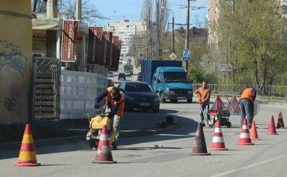 Симферопольцы жалуются на качество ремонта дорог 