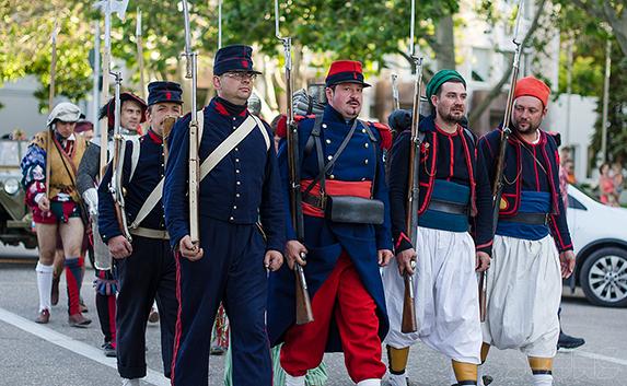 В Севастополе состоялся парад униформистов