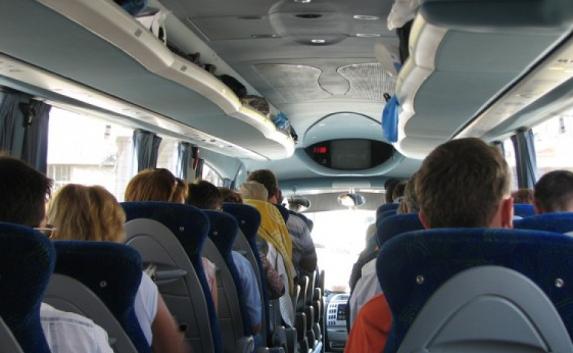 В Крыму туристы страдают от нехватки автобусов и туалетов у дорог