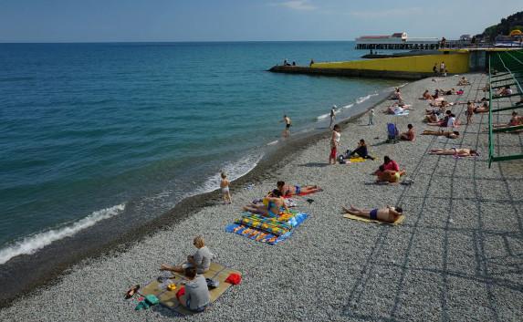 Местным властям в Крыму дали на уборку пляжей неделю