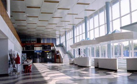 Аэропорт Симферополя пострадал вновь — теперь из-за канализации
