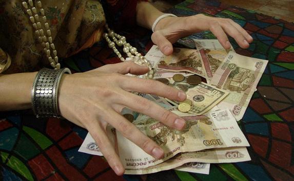 В Феодосии цыганки «сняли порчу» с женщины за 150 тысяч рублей