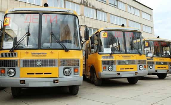 Городам и районам Крыма передали 82 школьных автобуса