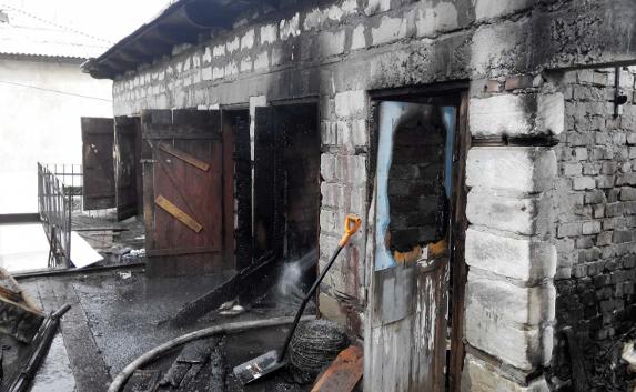 ​В Севастополе горели восемь сараев