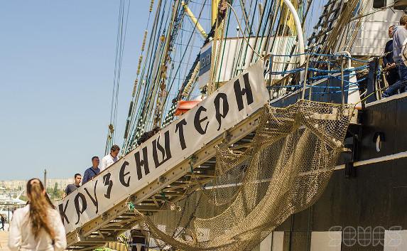 «Крузенштерн» сел на мель при заходе в порт Архангельска 