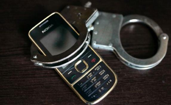 В Севастополе молодой грабитель «со стажем» отнял мобильный телефон