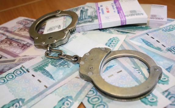 Севастополец пытался дать сотруднику ФМС взятку в 370 тысяч