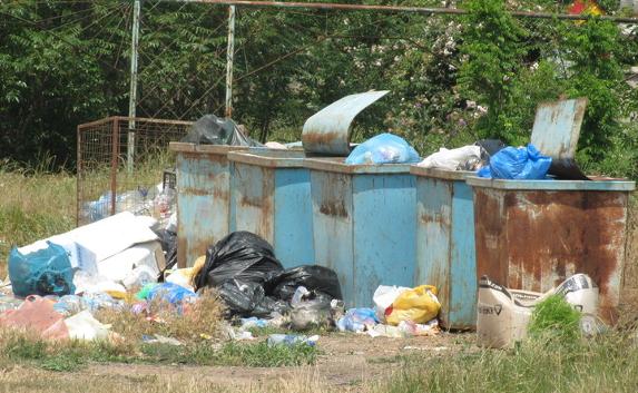 Крымский курортный посёлок  утопает в мусоре