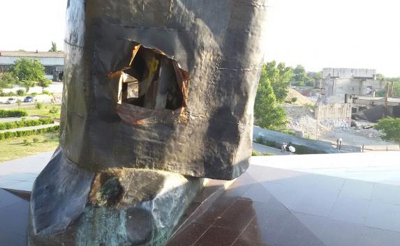 В Севастополе памятник Солдату и Матросу повредили вандалы