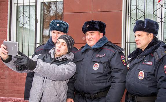 Безопасному селфи россиян научит полиция