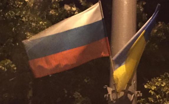 Депутат Верховной Рады: В центре Киева развесили флаги России
