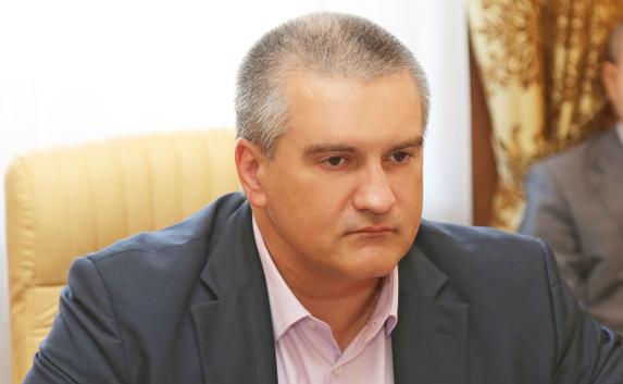 Аксёнов создал комиссию по защите чиновников от преследований