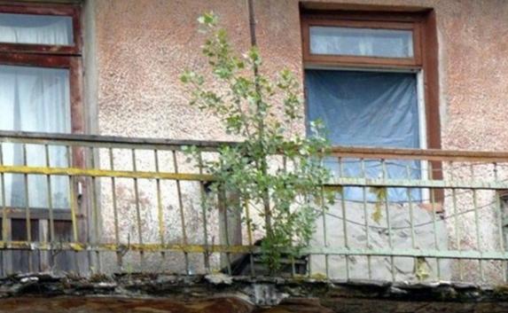 В Севастополе обрушился балкон многоэтажного дома