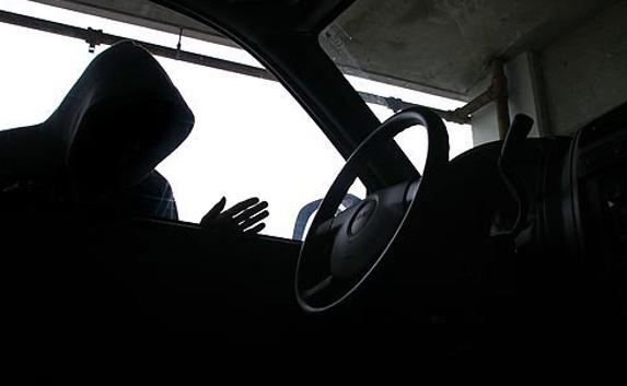 Полиция Севастополя оперативно нашла похищенные из авто вещи 