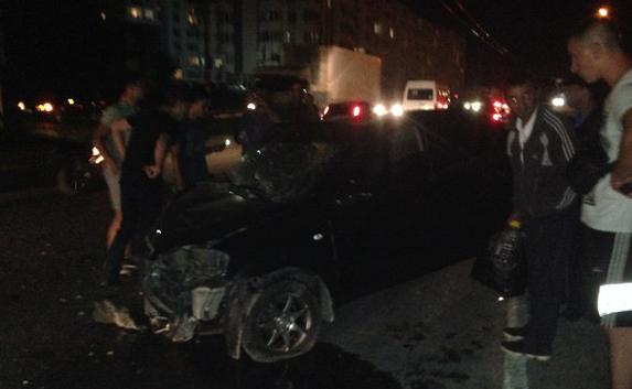 Ночное ДТП в Севастополе: Водитель «влетел» в столб и скрылся