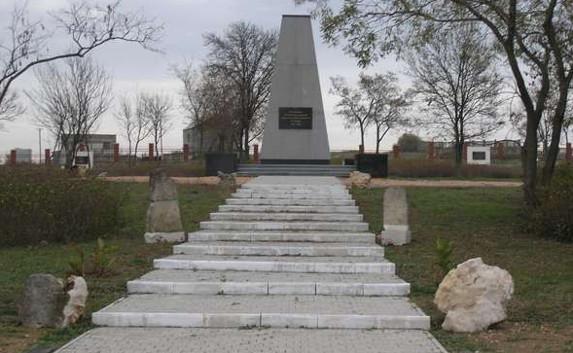 В Севастополе к визиту французов приводят в порядок кладбище 