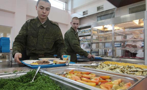 Российских военных будут считать в столовых по отпечаткам пальцев