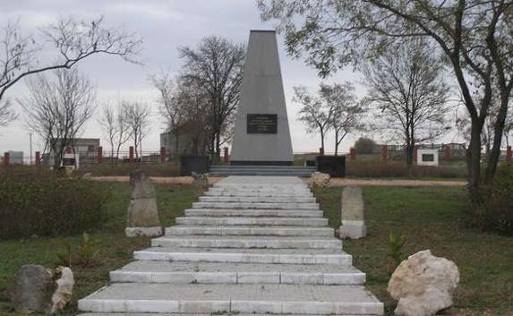 ​Слуцкий: ложь о французском кладбище — провокация Киева