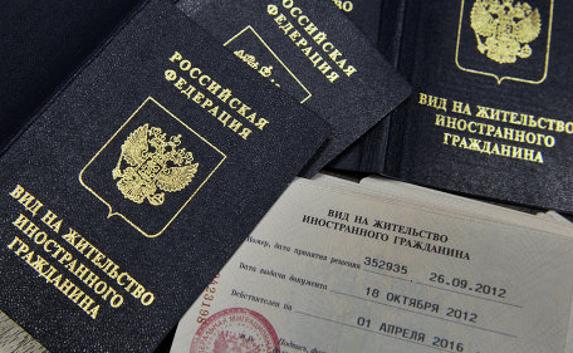 ФМС РФ подсчитало иностранцев в Крыму с видом на жительство