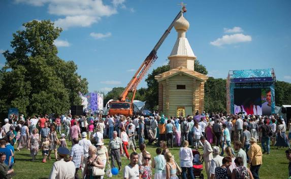 Москва подарила Севастополю Обыденный деревянный храм
