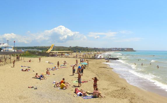 Арендаторов пляжа в Орловке оштрафовали за свалки