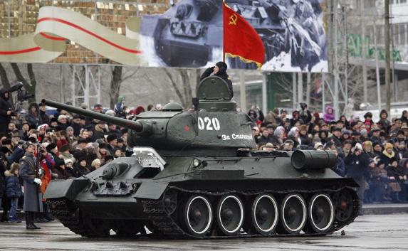 На байк-шоу везут танк-«эксклюзив» из Волгограда. Реакция севастопольцев