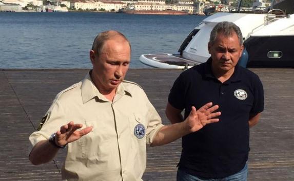​Путин пообщался с севастопольцами на Графской пристани
