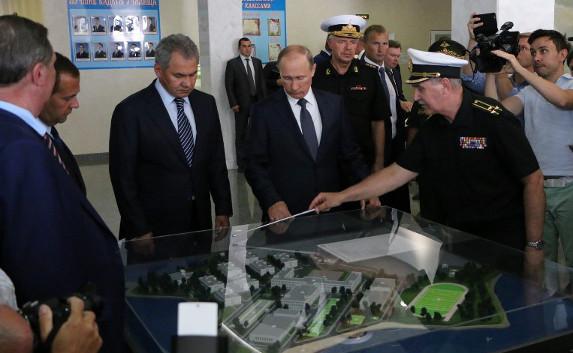 Путин посетил Севастопольское президентское кадетское училище