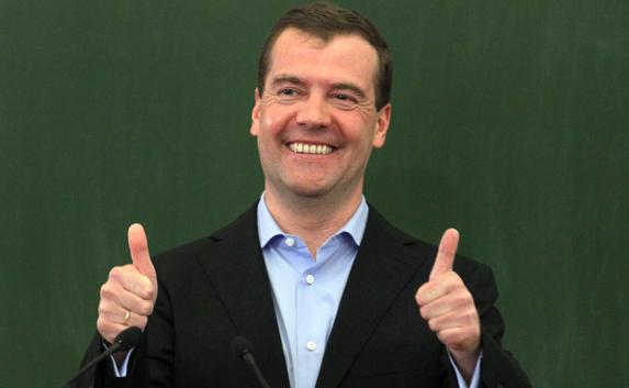 ​Медведев обязал всех министров каждый квартал ездить в Крым