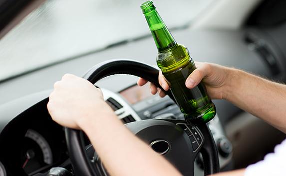 ​В России за повторное пьянство за рулем начали «сажать»