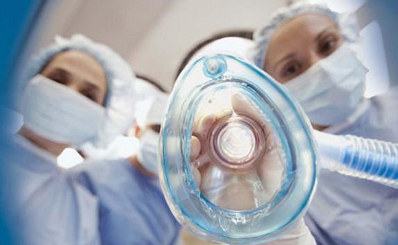 В Севастополе после спуска в канализацию один из рабочих выжил