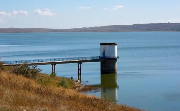 Керченское водохранилище мелеет, а с новой закачкой припоздали