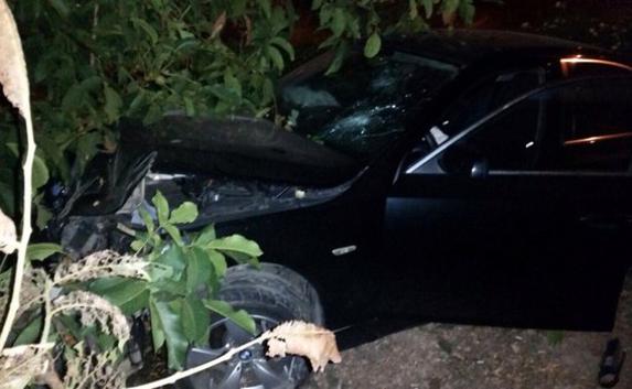 ​Пьяный водитель сбил человека и врезался в дерево, пытаясь скрыться