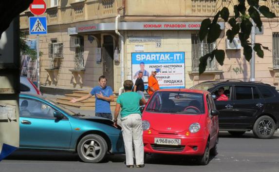 Перекрёсток в центре Севастополя «притянул» очередную аварию