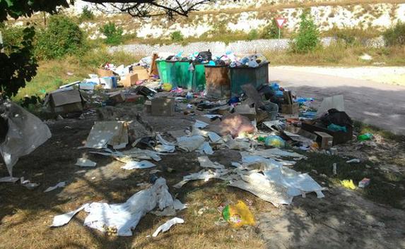 У подножия гор в Верхнесадовом раскинулась... помойка