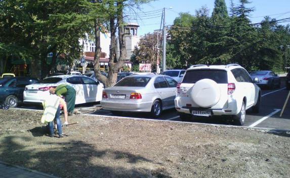 Новая парковка в Симферополе не решила проблему разгрузки улиц
