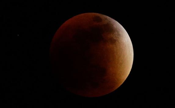 Фото «кровавой» Луны заполонили соцсети