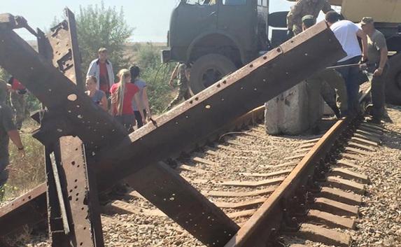 Железная дорога к заводу Фирташа в Крыму заблокирована