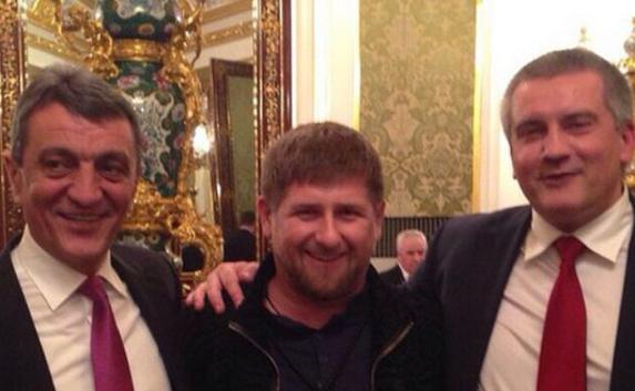 ​Меняйло подарил Кадырову кортик на день рождения 