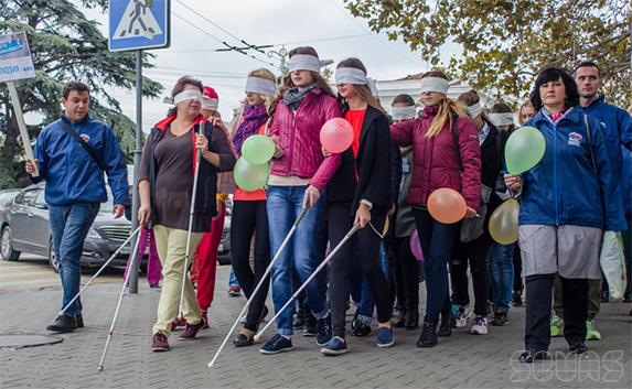 Марш в знак солидарности с незрячими прошёл в Севастополе 