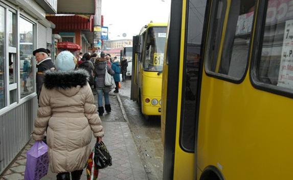 Пенсионерке зажали ногу в маршрутке и протащили по трассе в Симферополе