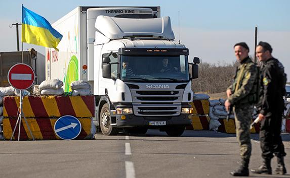 Продуктовую блокаду Крыма преодолели 70 грузовиков