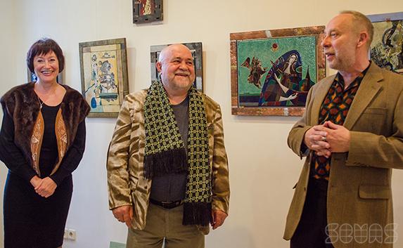 В Севастополе открылась выставка картин в технике горячей эмали