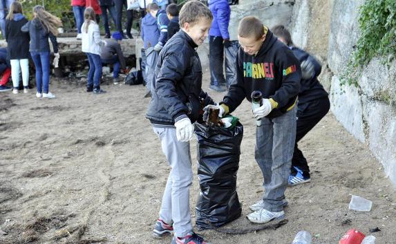 Севастопольскую бухту очистили от мусора в День Чёрного моря