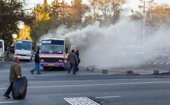 Рейсовый автобус с пассажирами загорелся в Симферополе