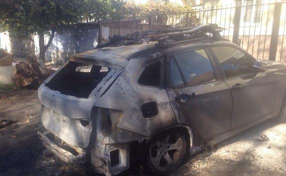Автоманьяк в Симферополе: число сгоревших авто растёт