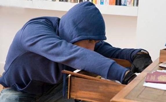 Квартирант ограбил пожилую хозяйку квартиры в Симферополе