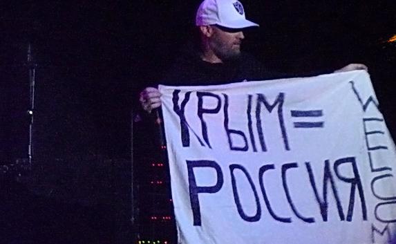 ​Лидер «Limp Bizkit» в Воронеже вышел на сцену с плакатом «Крым = Россия»