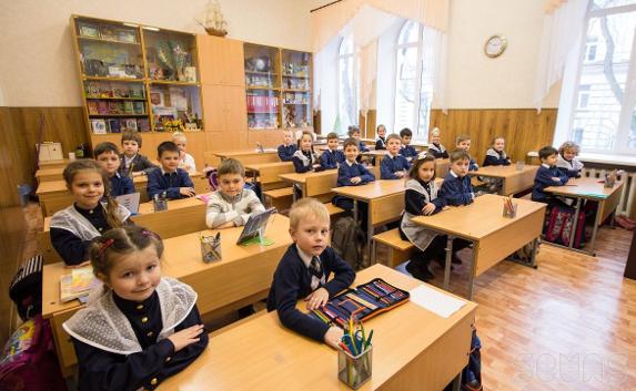 Форму с гербом государства надели в четырёх школах Севастополя