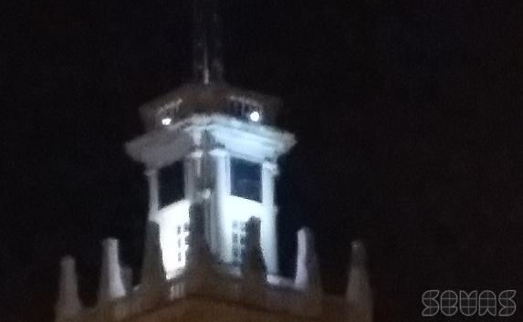 Булгаковщина в Севастополе: Часы на Матросском клубе почернели